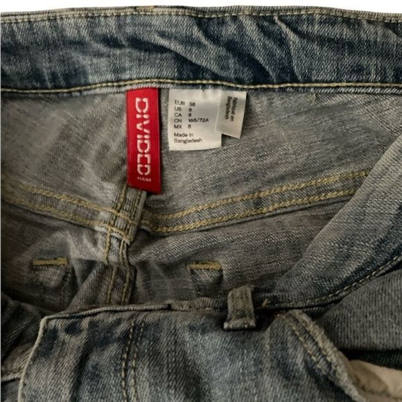 3/$25 Divided ankle/crop jeans size 8 - Picture 4 of 7